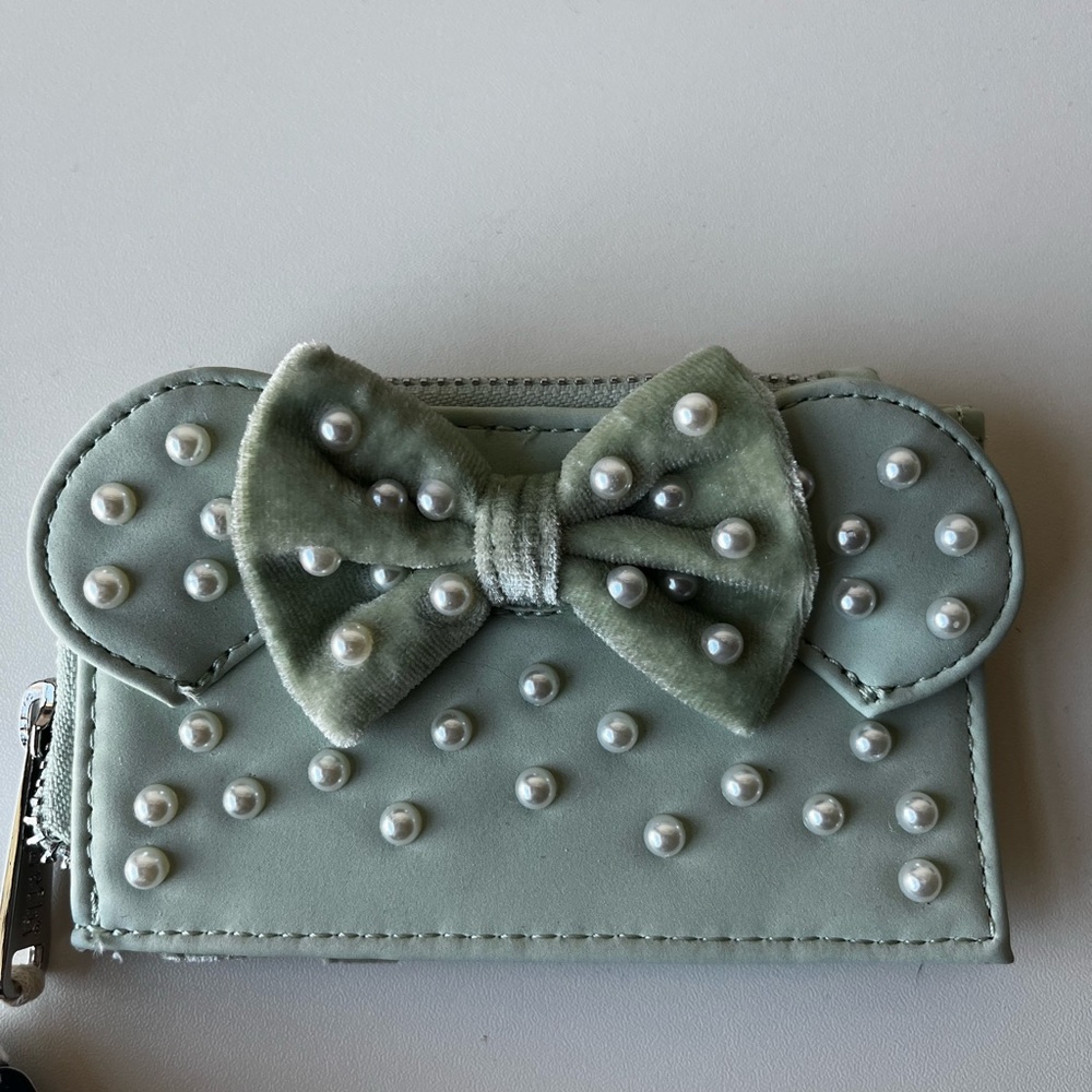 NEW Loungefly Mint Velvet and Pearl Minnie Mouse Cardholder/Wallet